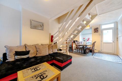 3 bedroom terraced house to rent, Wingfield Road Gravesend DA12