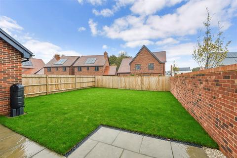 3 bedroom detached house to rent, Brookwood Road, Petersfield