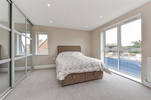 3 bedroom detached house to rent, Brookwood Road, Petersfield