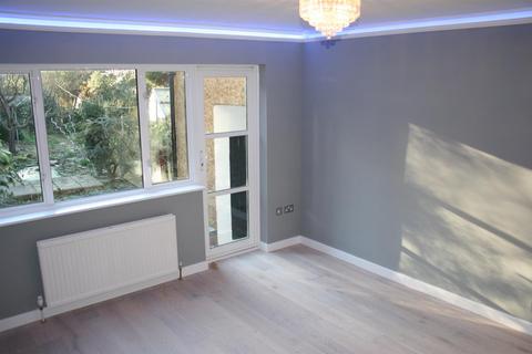 2 bedroom maisonette to rent, Refurbished and interior designed 2 double bedroom  ground floor maisonette with garden - NW10