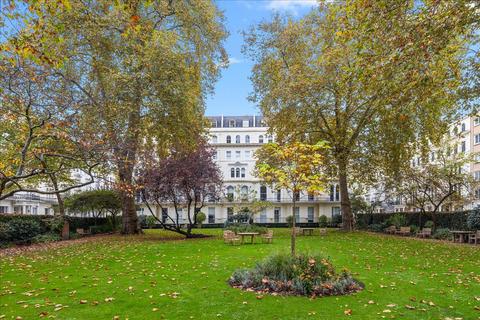 1 bedroom apartment to rent, Kensington Gardens Square, London, W2