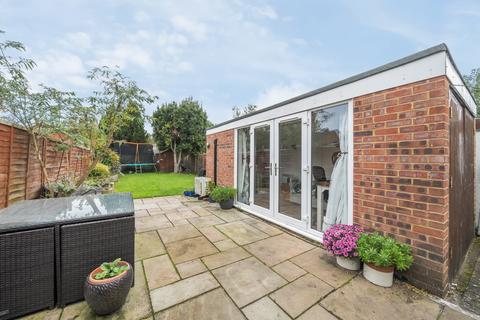17 Abbey Road, Woking, GU21 4PQ