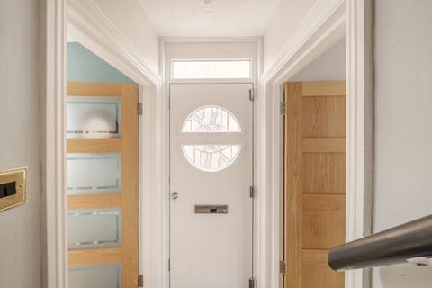 17 Abbey Road, Woking, GU21 4PQ