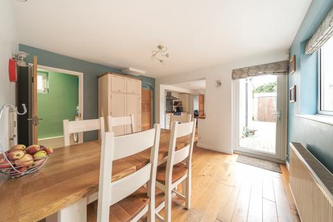 17 Abbey Road, Woking, GU21 4PQ