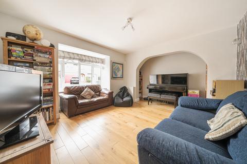 17 Abbey Road, Woking, GU21 4PQ
