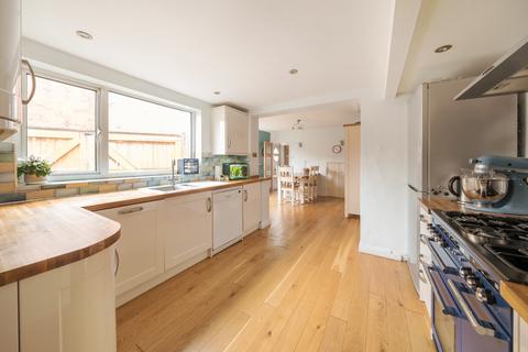 17 Abbey Road, Woking, GU21 4PQ