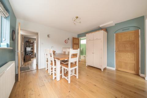 17 Abbey Road, Woking, GU21 4PQ