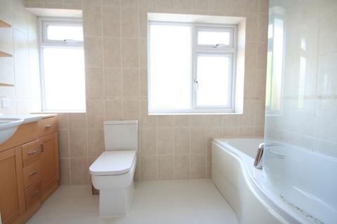 3 bedroom semi-detached house to rent, Sandown Way, Newbury RG14