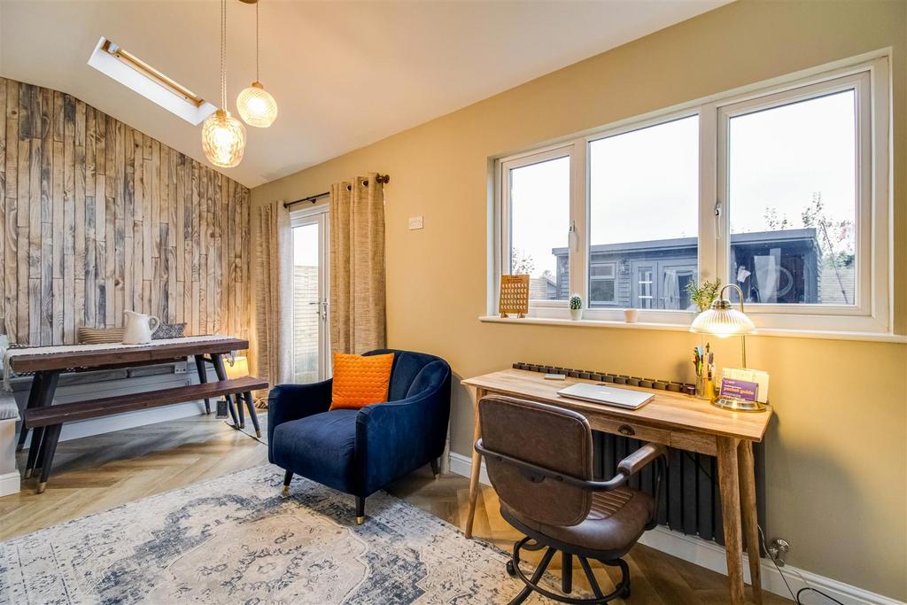 Sitting/dining room