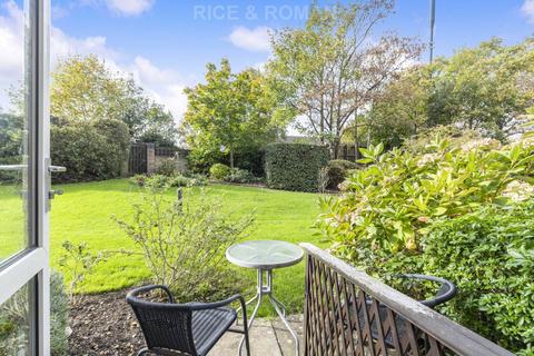 1 bedroom retirement property for sale, Queens Road, London SW19