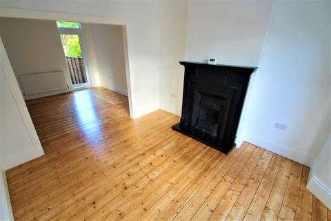 2 bedroom terraced house to rent, Oxford Road, Woodford Green