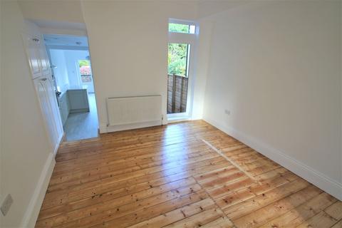 2 bedroom terraced house to rent, Oxford Road, Woodford Green