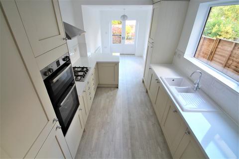 2 bedroom terraced house to rent, Oxford Road, Woodford Green