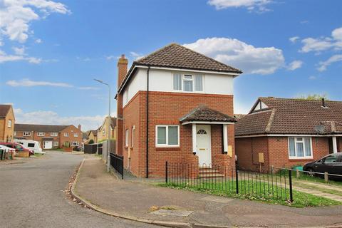 2 bedroom detached house to rent, Angus Road, Aylesbury