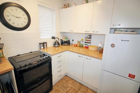 2 bedroom detached house to rent, Angus Road, Aylesbury