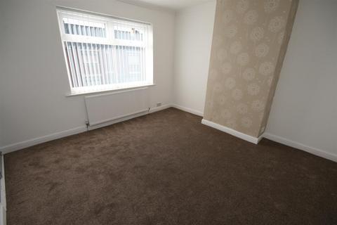 3 bedroom end of terrace house to rent, Ashwall Street, Skelmersdale WN8