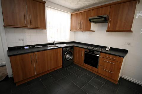 3 bedroom end of terrace house to rent, Ashwall Street, Skelmersdale WN8