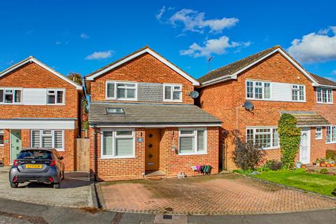 4 bedroom detached house for sale, Broadstone Road, Harpenden, AL5