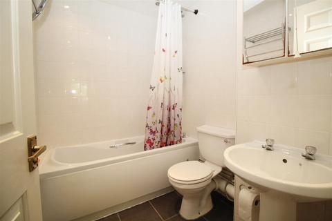 1 bedroom maisonette to rent, Goddard Close, Maidenbower, Crawley, West Sussex. RH10 7HR