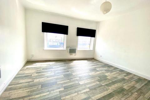 2 bedroom flat to rent, Gorton Road, Reddish, Stockport