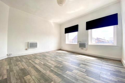 2 bedroom flat to rent, Gorton Road, Reddish, Stockport