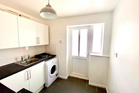 2 bedroom flat to rent, Gorton Road, Reddish, Stockport