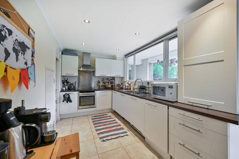 8 Cave Road, Richmond, TW10 7TZ