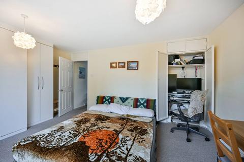 8 Cave Road, Richmond, TW10 7TZ