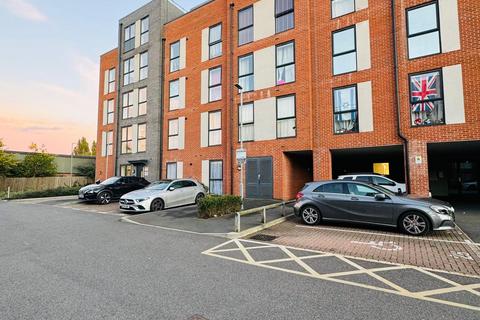 2 bedroom flat for sale, Gilding Way, UB2