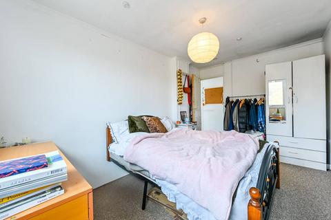 2 bedroom flat for sale, Blandford Court, Haggerston, London, N1