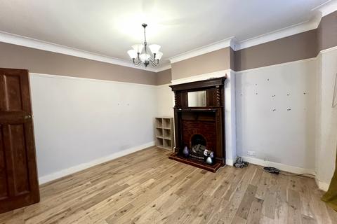 3 bedroom terraced house to rent, Crawford Gardens, N13