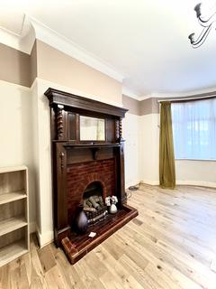 3 bedroom terraced house to rent, Crawford Gardens, N13