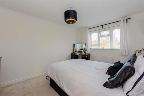 3 bedroom semi-detached house for sale, Lovegrove Drive, Slough