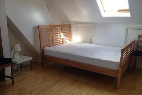 Studio to rent, Jersey Road, Osterley, TW5