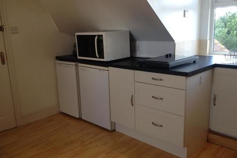 Studio to rent, Jersey Road, Osterley, TW5