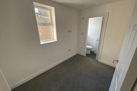 Studio to rent, Caistor Park Road (Studio Ground Floor Rear) , Stratford, London