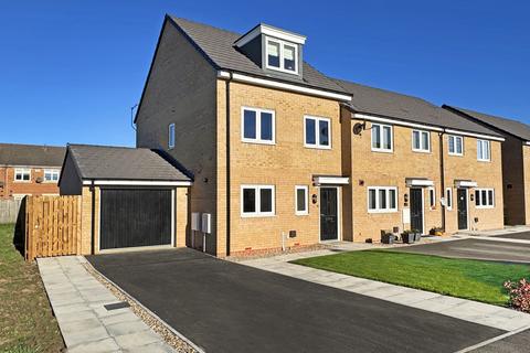 3 bedroom end of terrace house for sale, Liverton Gardens, Hartlepool, TS25