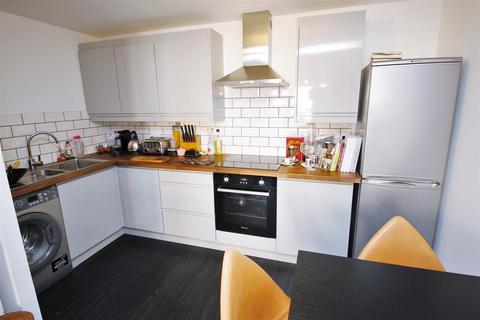 2 bedroom apartment for sale, Ovaltine Drive, Kings Langley WD4