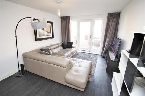 2 bedroom apartment for sale, Ovaltine Drive, Kings Langley WD4