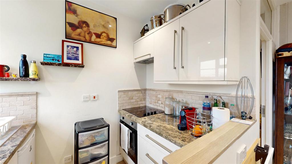 Reccess kitchen with marble worktops