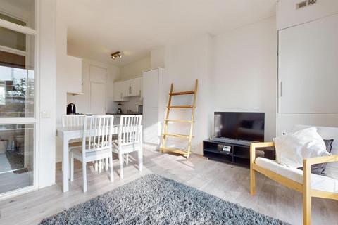 2 bedroom flat to rent, Compayne Gardens, London NW6