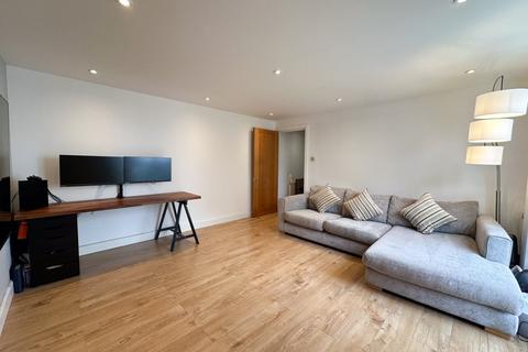 1 bedroom flat for sale, Barrier Point Road, London, E16