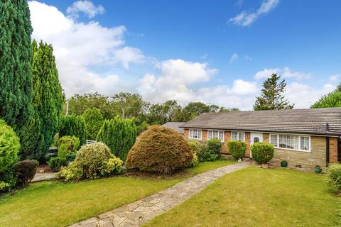 4 bedroom bungalow to rent, Green Lane, Tadworth