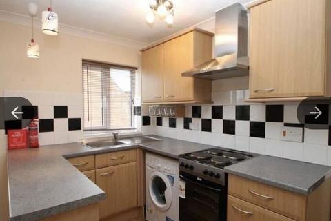 1 bedroom flat for sale, Chiltern Avenue, High Wycombe, Buckinghamshire, HP12 3UA