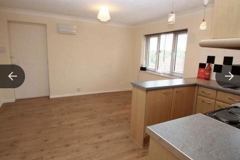 1 bedroom flat for sale, Chiltern Avenue, High Wycombe, Buckinghamshire, HP12 3UA