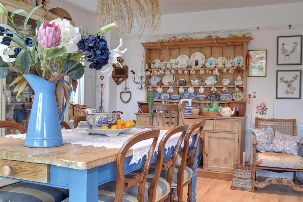 Kitchen / dining room