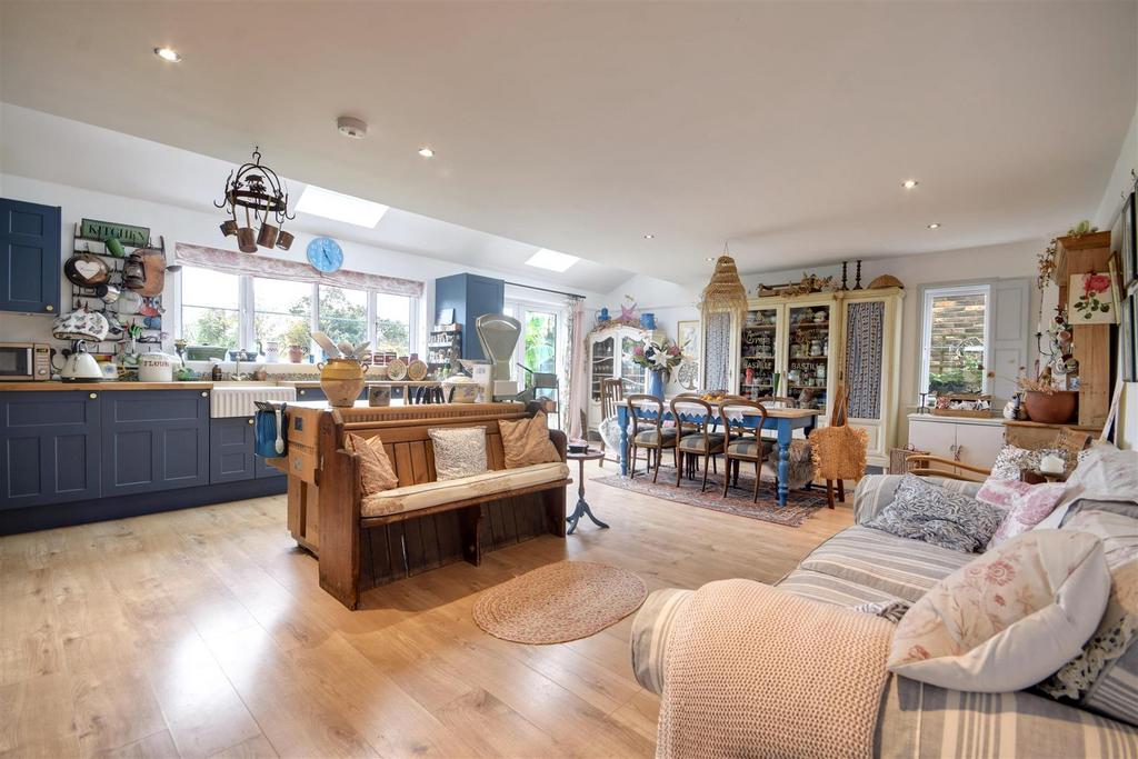 Kitchen / dining room