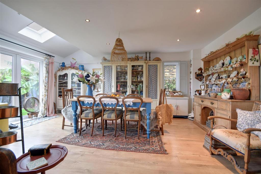 Kitchen / dining room