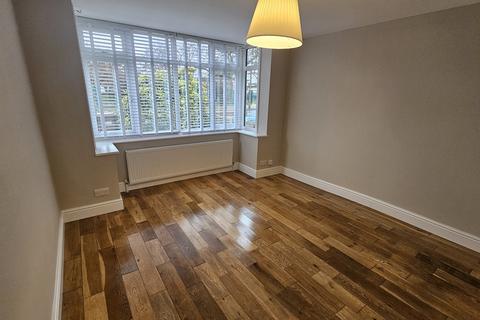 1 bedroom flat for sale, Birchwood Avenue, Hatfield, Hertfordshire