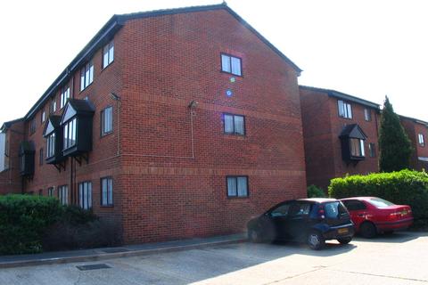 Studio to rent, Blacksmiths Close, Romford RM6